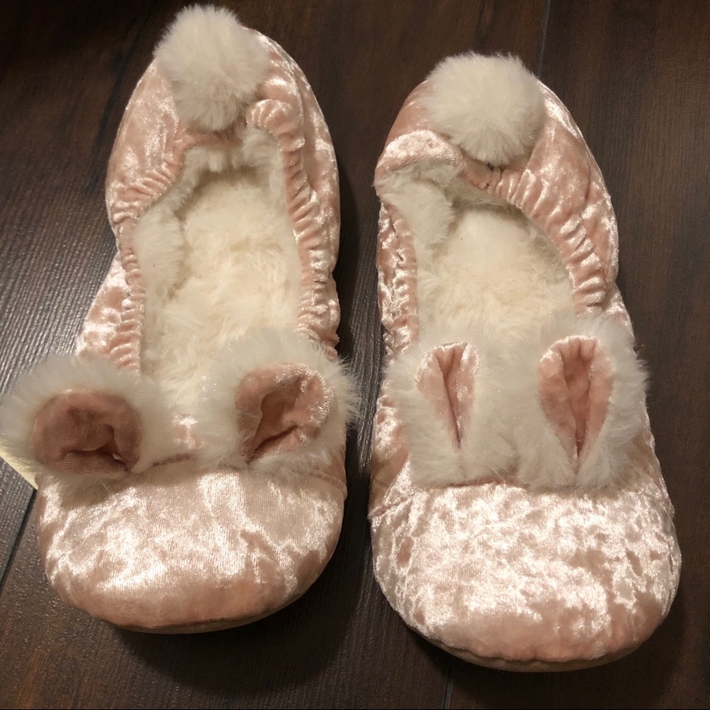 NWT bunny slippers 🐰